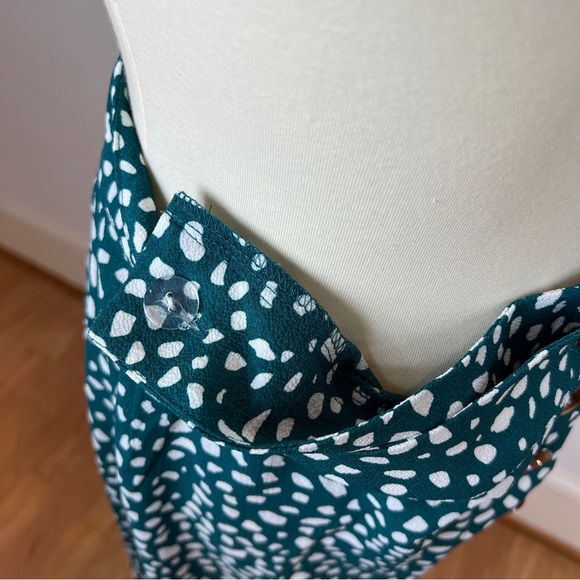 Green & White High Low Button Wrap Skirt ☘️ - Picture 13 of 14